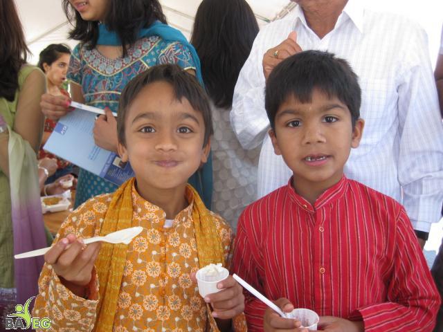 Young vegan ice cream eaters at BAVeg booth at the JCNC 10th Anniversary celebration