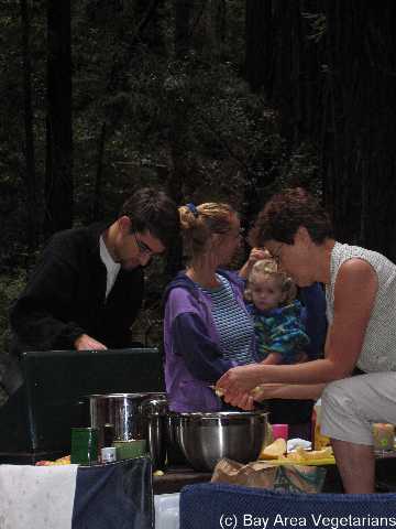 Camran, Caity, Gianna, Bea making good food