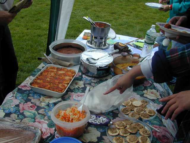  But, with the true veggie spirit, we all dived in again for round 2. Here's some photos of veg folks, their family & friend
