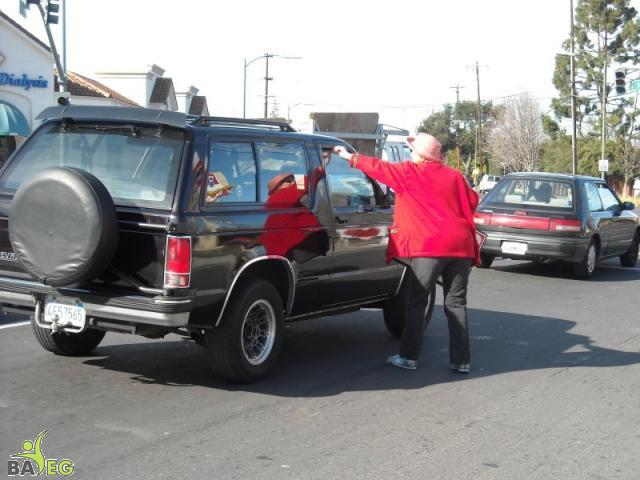 Sharon, handing out a KFC Cruelty leaflet to a passing car